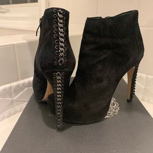 Vince Camuto VC-Canon Suede Booties